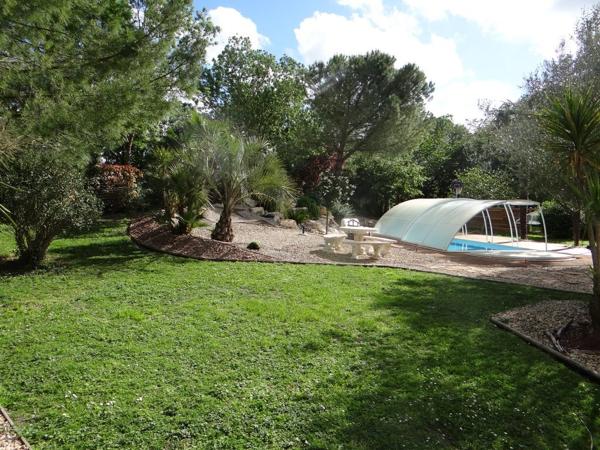 Vente
                Maison210 m² - 7 Pièces -
                    courçon (17170)