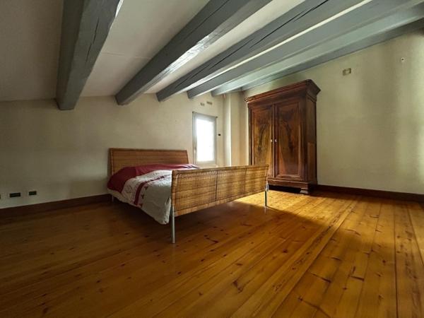 Vente
                Maison210 m² - 7 Pièces -
                    courçon (17170)