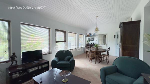 MAISON AVEC PISCINE INTÉRIEURE ET DÉPENDANCES