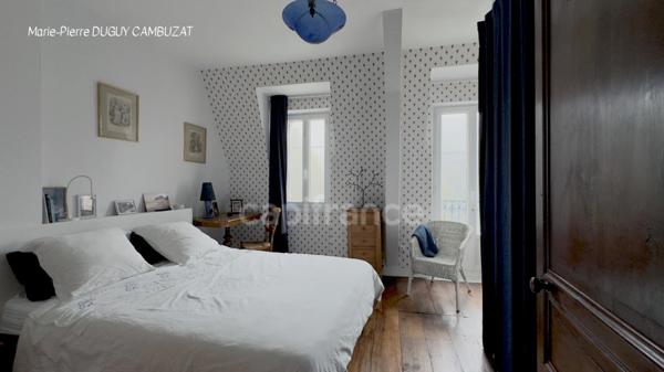 MAISON AVEC PISCINE INTÉRIEURE ET DÉPENDANCES