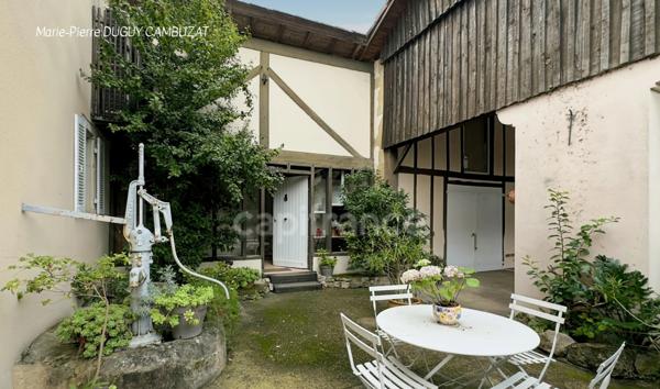 MAISON AVEC PISCINE INTÉRIEURE ET DÉPENDANCES