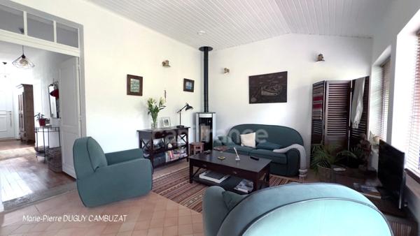 MAISON AVEC PISCINE INTÉRIEURE ET DÉPENDANCES