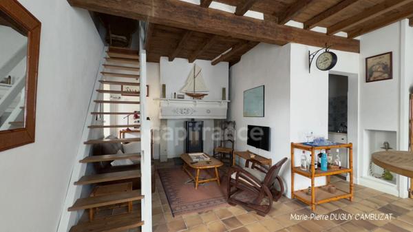 MAISON AVEC PISCINE INTÉRIEURE ET DÉPENDANCES