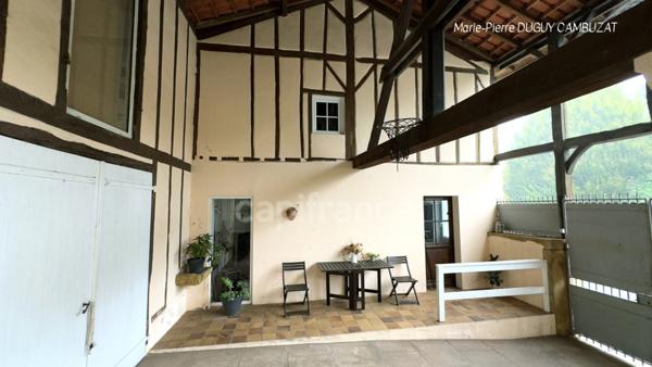 MAISON AVEC PISCINE INTÉRIEURE ET DÉPENDANCES