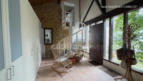 MAISON AVEC PISCINE INTÉRIEURE ET DÉPENDANCES