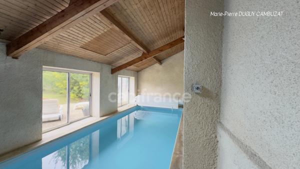 MAISON AVEC PISCINE INTÉRIEURE ET DÉPENDANCES