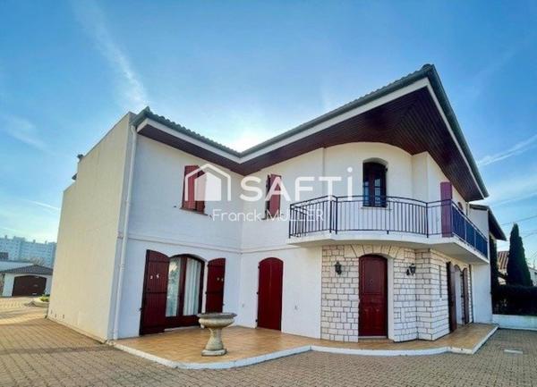 MAISON D'EXCEPTION AU BOUSCAT : Charme, Volume et Raffinement