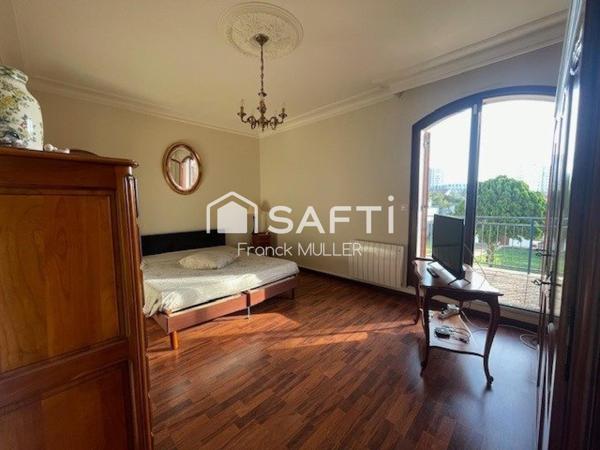 MAISON D'EXCEPTION AU BOUSCAT : Charme, Volume et Raffinement