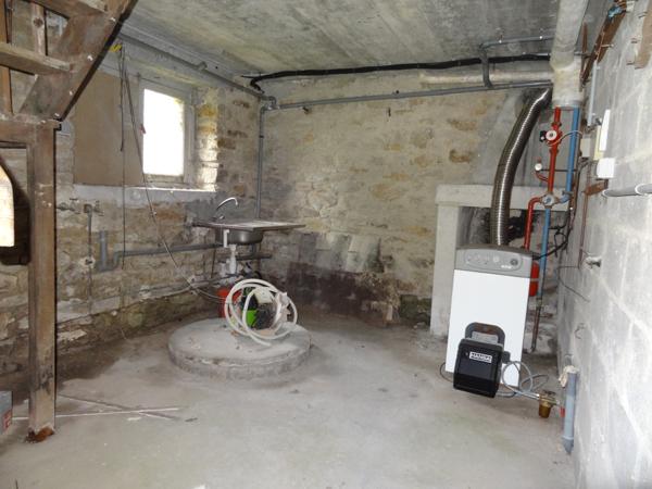 Plounévez-Quintin (22110) Maison familiale à rénover avec sous-sol et jardin