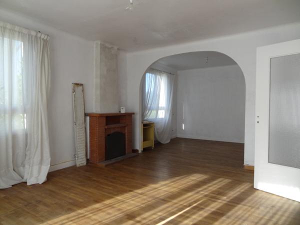 Plounévez-Quintin (22110) Maison familiale à rénover avec sous-sol et jardin