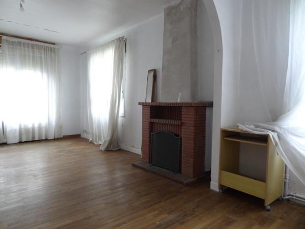 Plounévez-Quintin (22110) Maison familiale à rénover avec sous-sol et jardin