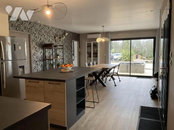 A VENDRE : Superbe villa de plain-pied, spacieuse et lumineuse, en excellent état, située sur u...