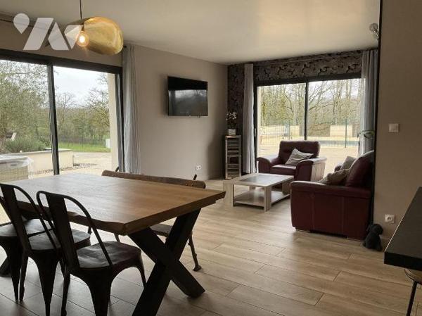 A VENDRE : Superbe villa de plain-pied, spacieuse et lumineuse, en excellent état, située sur u...