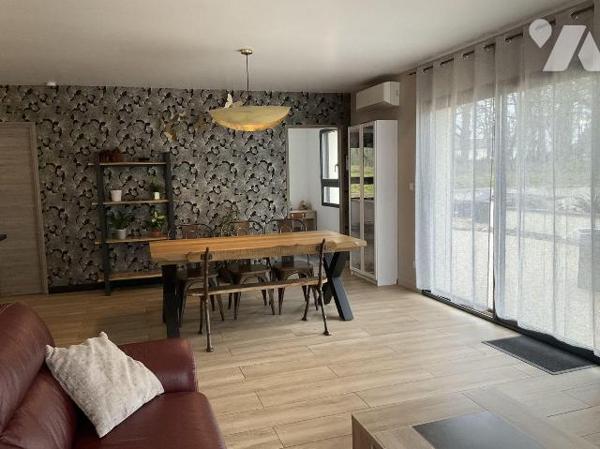 A VENDRE : Superbe villa de plain-pied, spacieuse et lumineuse, en excellent état, située sur u...