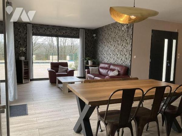 A VENDRE : Superbe villa de plain-pied, spacieuse et lumineuse, en excellent état, située sur u...