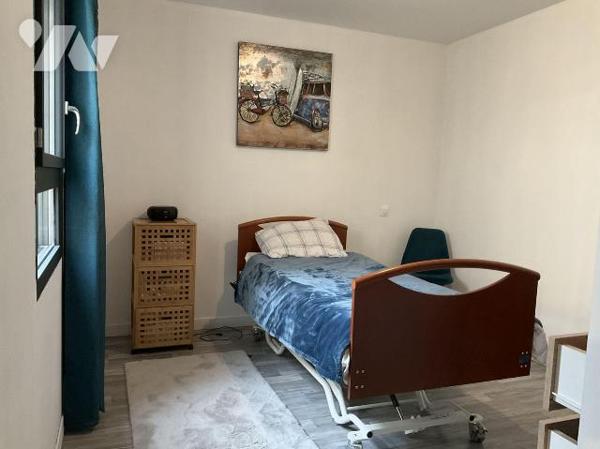 A VENDRE : Superbe villa de plain-pied, spacieuse et lumineuse, en excellent état, située sur u...