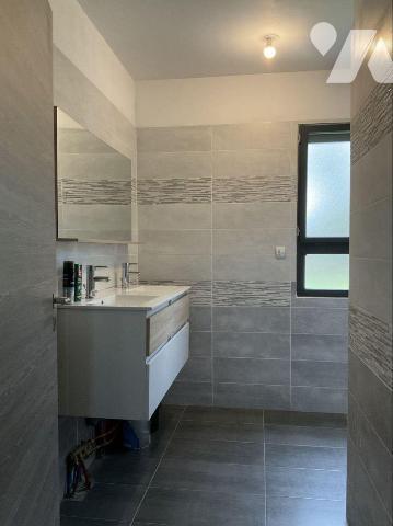 A VENDRE : Superbe villa de plain-pied, spacieuse et lumineuse, en excellent état, située sur u...