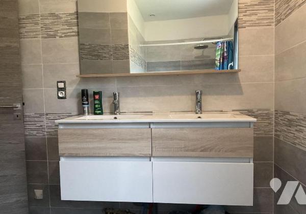 A VENDRE : Superbe villa de plain-pied, spacieuse et lumineuse, en excellent état, située sur u...