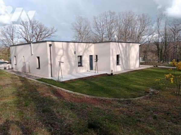 A VENDRE : Superbe villa de plain-pied, spacieuse et lumineuse, en excellent état, située sur u...