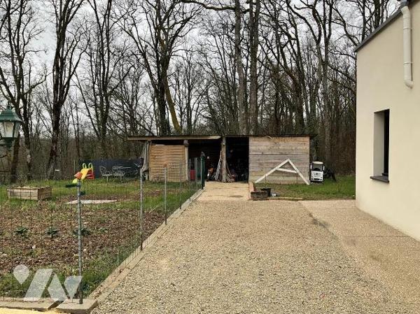 A VENDRE : Superbe villa de plain-pied, spacieuse et lumineuse, en excellent état, située sur u...