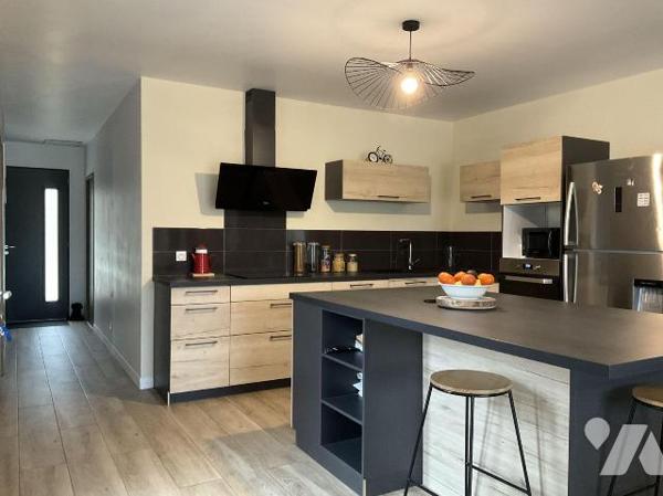 A VENDRE : Superbe villa de plain-pied, spacieuse et lumineuse, en excellent état, située sur u...