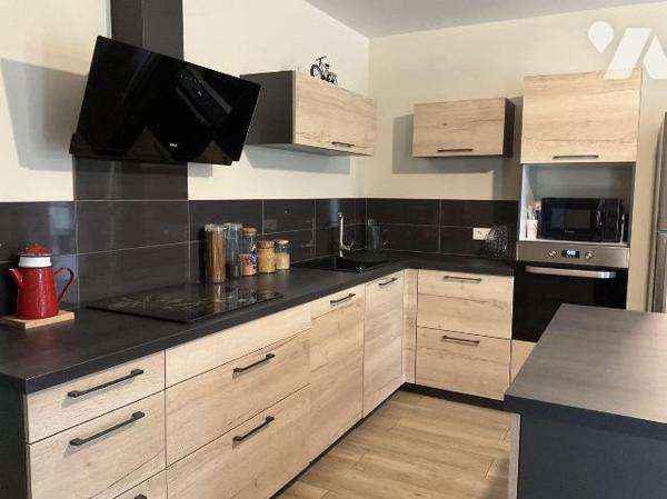 A VENDRE : Superbe villa de plain-pied, spacieuse et lumineuse, en excellent état, située sur u...