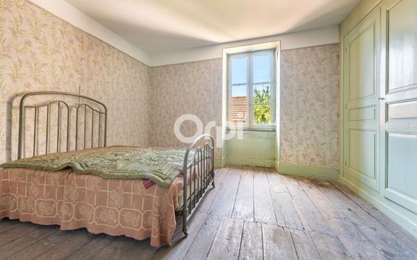 Maison à vendre    6 pièces • 182 m2 Bourganeuf