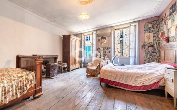 Maison à vendre    6 pièces • 182 m2 Bourganeuf