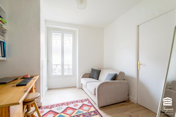 CACHAN CENTRE – Coup de cœur ! Charmant T3 traversant de 60 m² avec cheminée, entièrement rénové