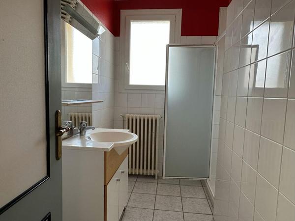 Investissement locatif - Maison individuelle avec 2 logements loués
