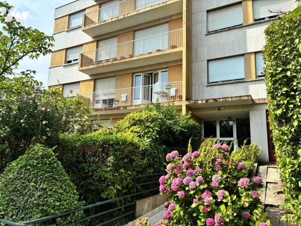 Appartement en dernier étage avec blacon