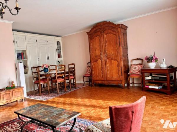 Appartement en dernier étage avec blacon