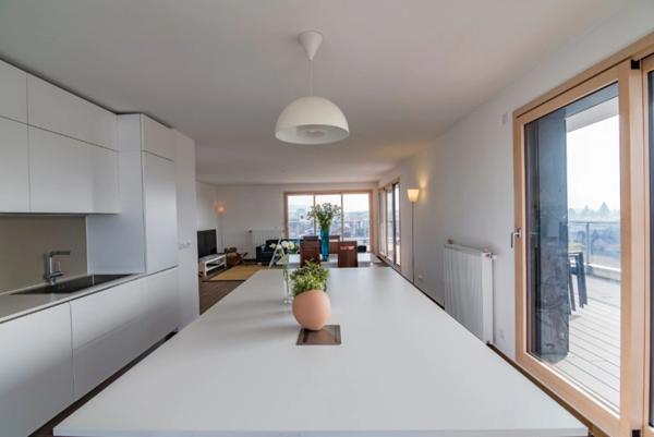 à louer AMBILLY appartement T4 attique 111m²