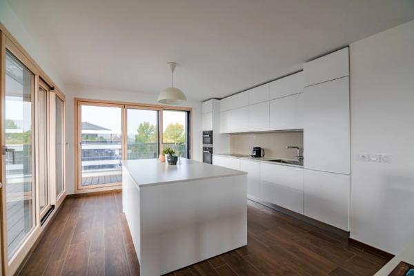 à louer AMBILLY appartement T4 attique 111m²