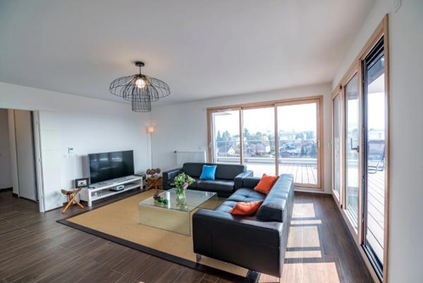 à louer AMBILLY appartement T4 attique 111m²