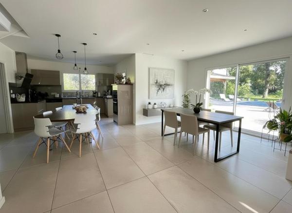 Villa 4 chambres / piscine / garage