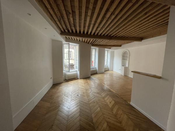 DUPLEX HYPERCENTRE A LOUER