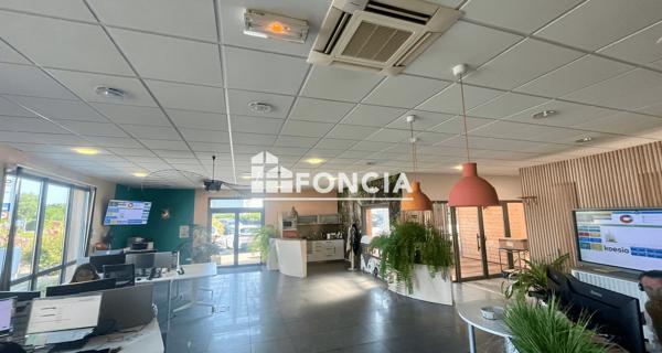 À vendre Local commercial 855 m² - Niort 79000