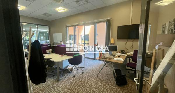 À vendre Local commercial 855 m² - Niort 79000