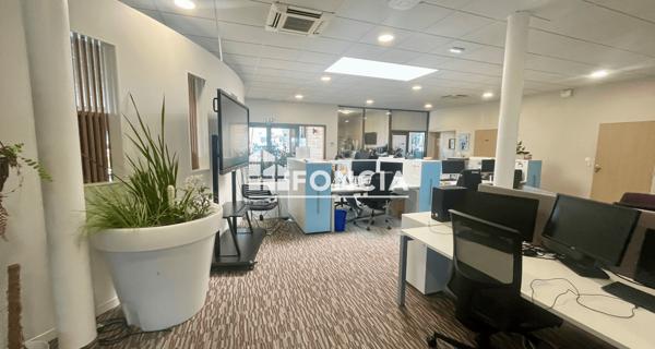 À vendre Local commercial 855 m² - Niort 79000