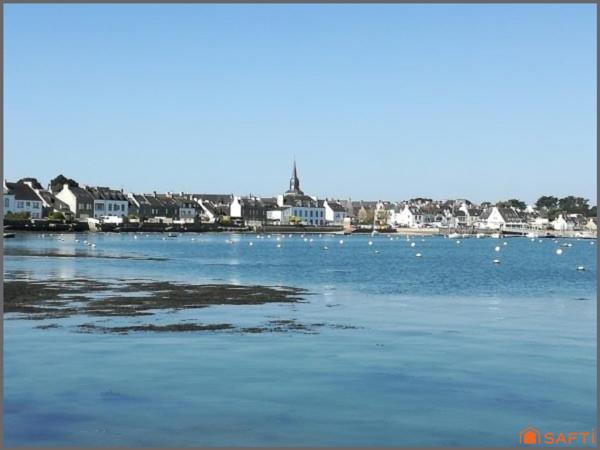 Venez délicatement vous poser au bord de l ’océan Atlantique et du golfe du Morbihan, dans l’un des endroits les plus recherchés de Bretagne.