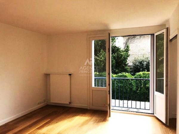 Versailles Ermitage Appartement 4pièces 66.56 m² carrez situé au 1er étage avec grenier et parking 460 000 € **  - Référence  28301