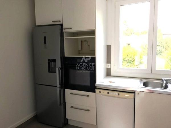 Versailles Ermitage Appartement 4pièces 66.56 m² carrez situé au 1er étage avec grenier et parking 460 000 € **  - Référence  28301