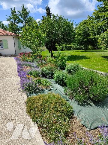 Maison à vendre à SAINT-SYMPHORIEN (79270) sur plus de 1 hectare de terrain