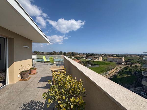 HYERES - Appartement T4 - 83 m² - Terrasse 50 m² - Stationnements