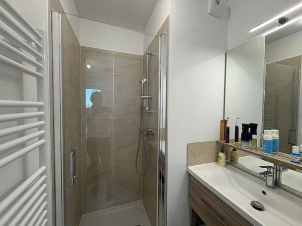 HYERES - Appartement T4 - 83 m² - Terrasse 50 m² - Stationnements