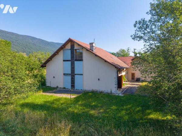 EXCLUSIVITÉ – DIVONNE-LES-BAINS – PROPRIÉTÉ D'EXCEPTION SUR PLUS DE 3 HECTARES
