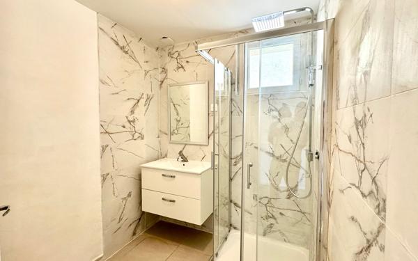 Appartement à vendre    2 pièces •  Istres