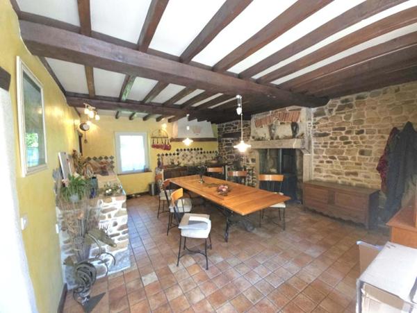 La-Lande-De-Goult 61320 Longère en pierre 112 m² terrain 30.200 m²