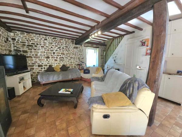 La-Lande-De-Goult 61320 Longère en pierre 112 m² terrain 30.200 m²
